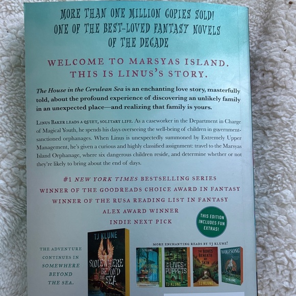 NY TIMES BESTSELLERS- Set of Three Novels - New! 📚 - Picture 2 of 5